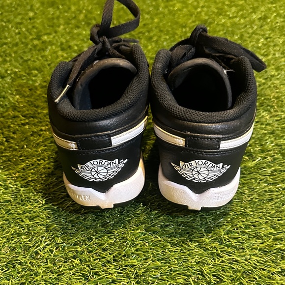Jordan 1 Retro Youth Baseball Cleats Size 5Y - Picture 4 of 6